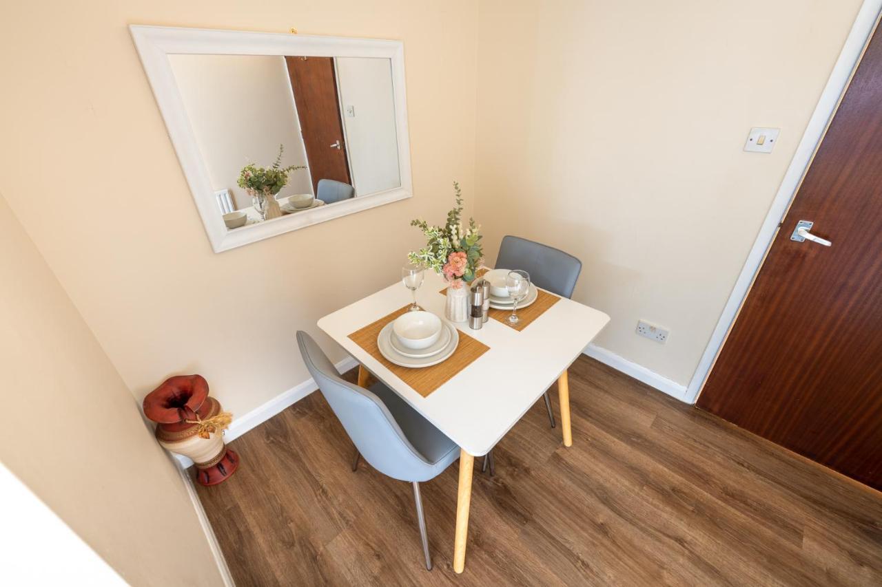 Grange Studio Apartment - Heathrow Стейнс Экстерьер фото