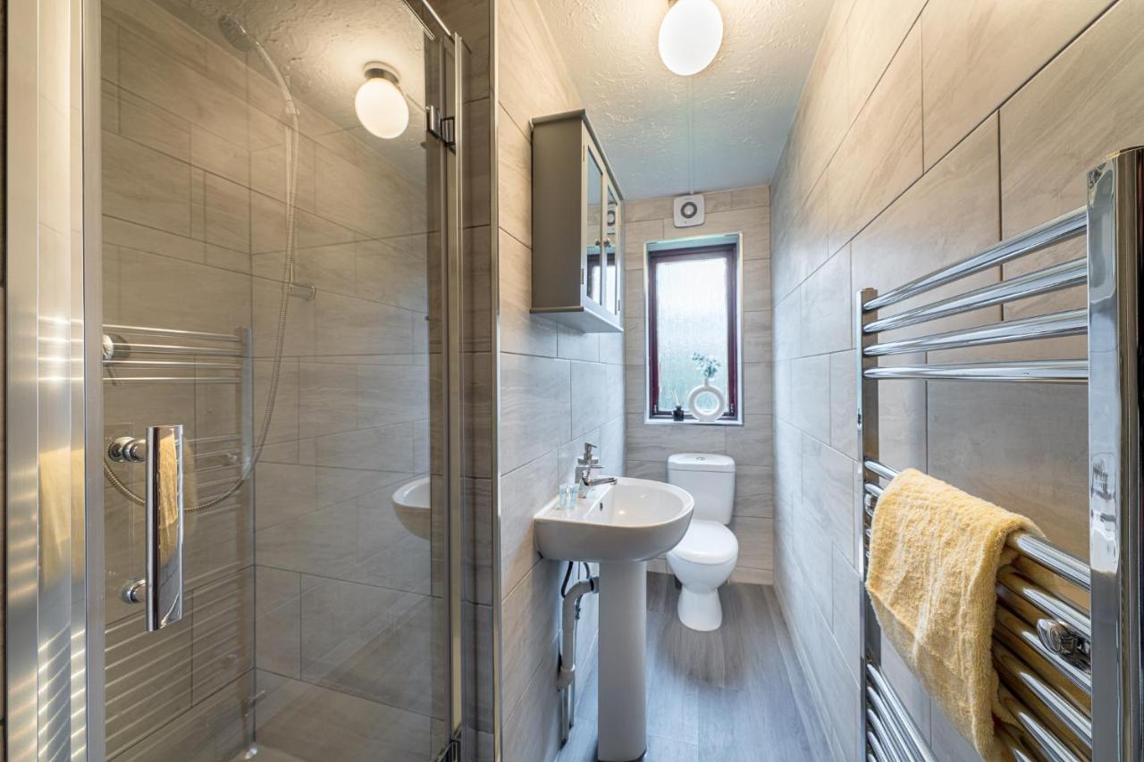 Grange Studio Apartment - Heathrow Стейнс Экстерьер фото