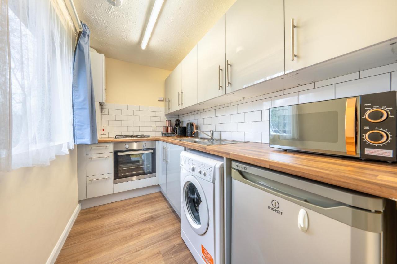 Grange Studio Apartment - Heathrow Стейнс Экстерьер фото