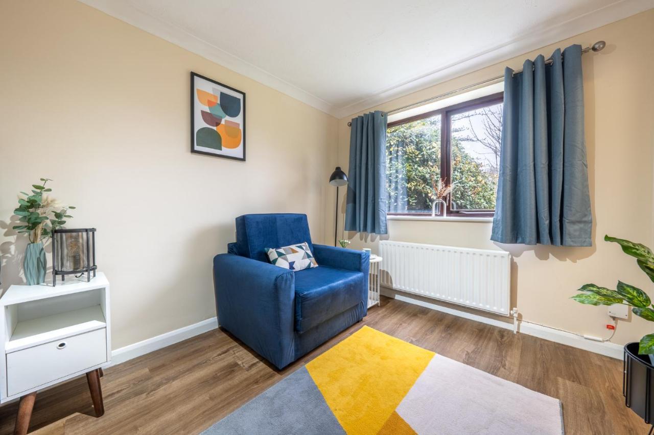 Grange Studio Apartment - Heathrow Стейнс Экстерьер фото