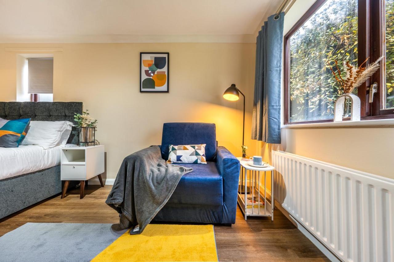 Grange Studio Apartment - Heathrow Стейнс Экстерьер фото