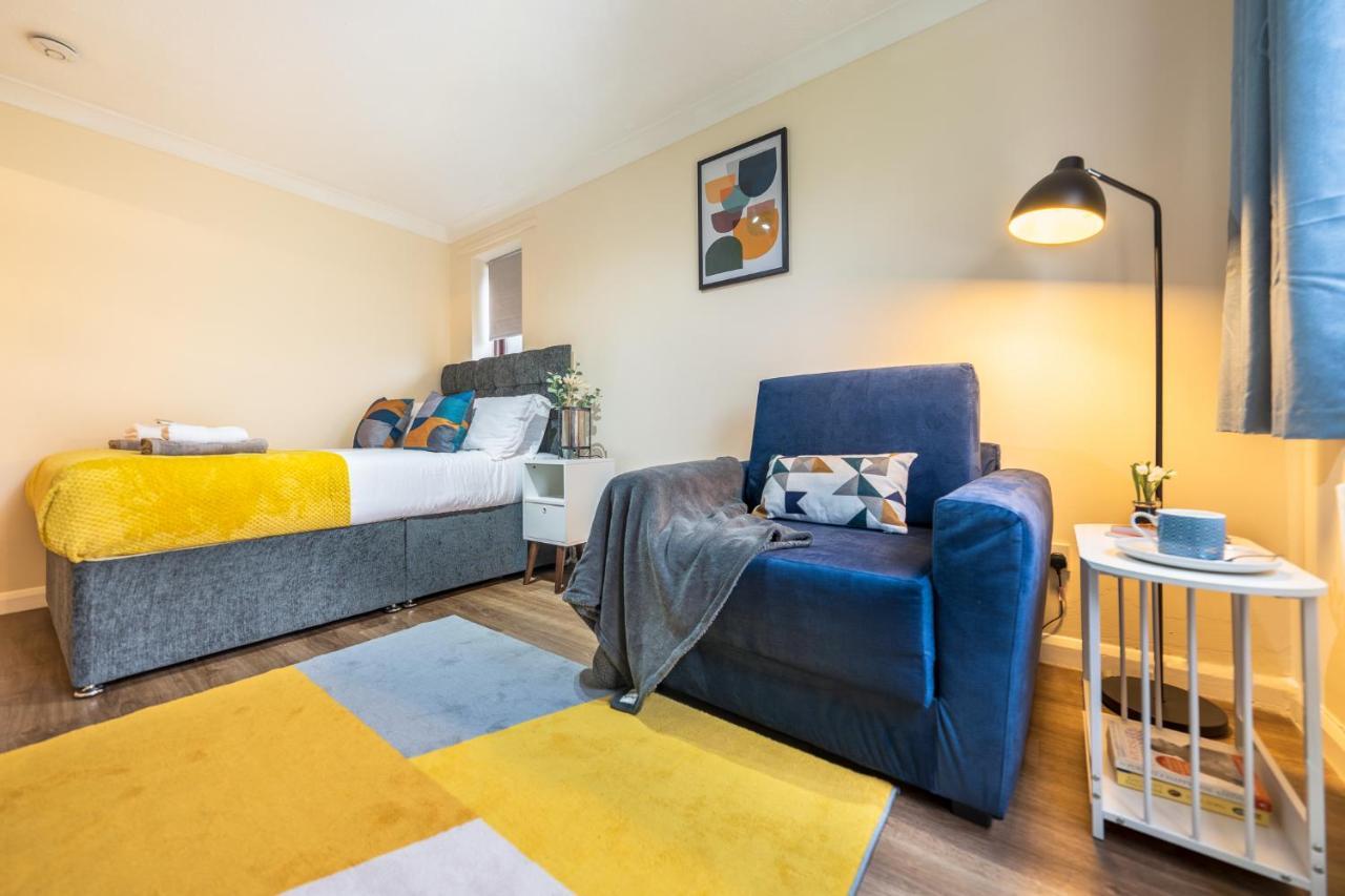Grange Studio Apartment - Heathrow Стейнс Экстерьер фото