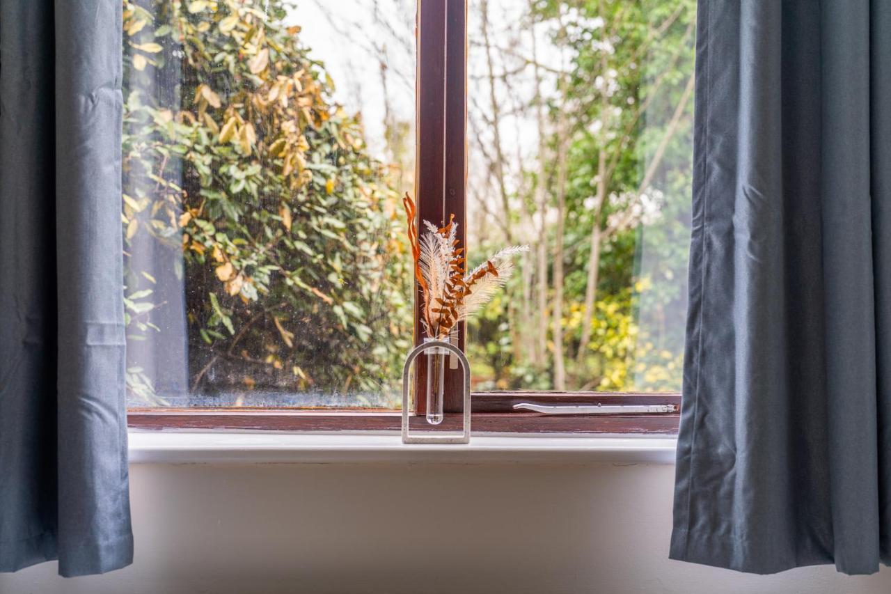 Grange Studio Apartment - Heathrow Стейнс Экстерьер фото