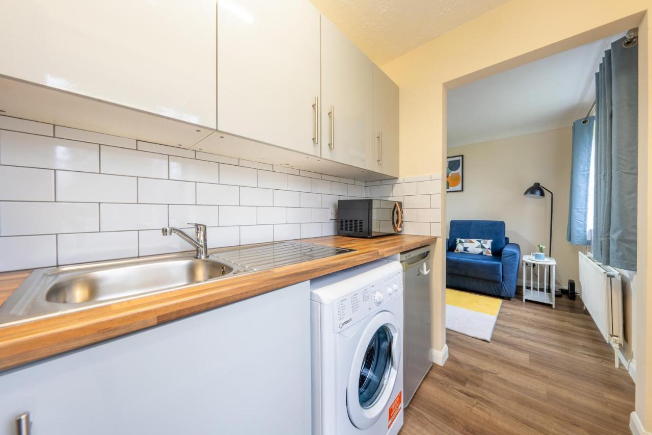 Grange Studio Apartment - Heathrow Стейнс Экстерьер фото